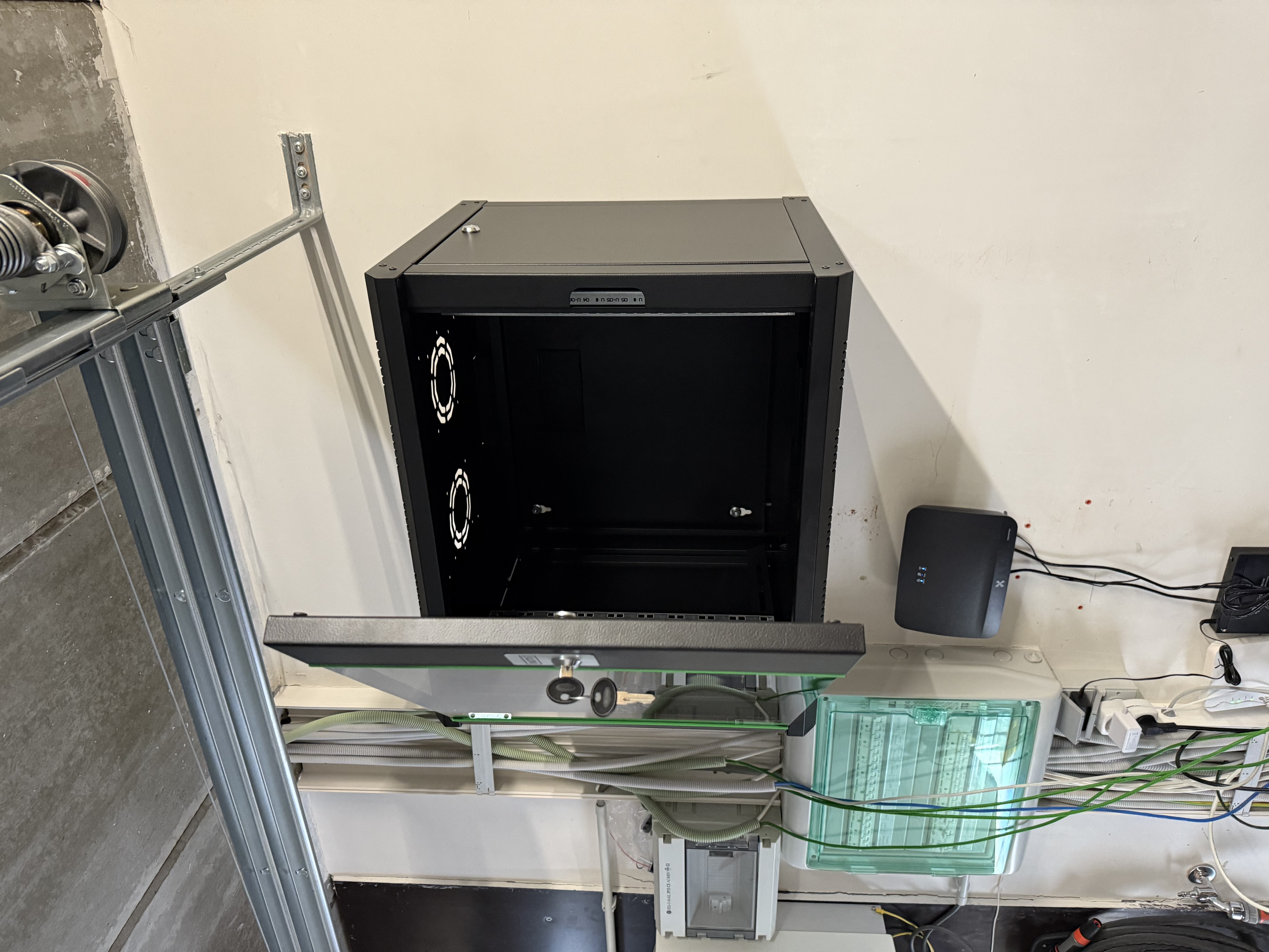Overzicht van de centraal opgebouwde netwerkkast