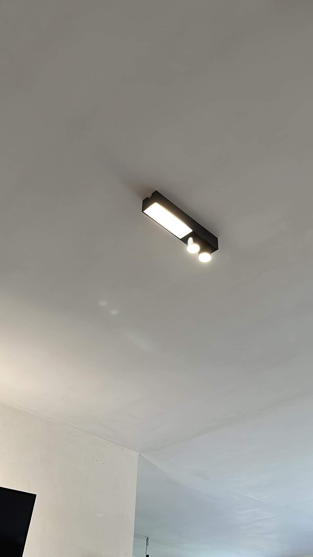 Sfeervolle buitenverlichting rond een woning